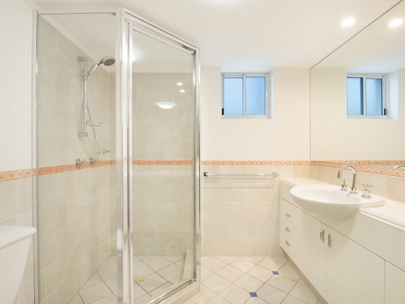 16/122 Old Burleigh Road, Broadbeach QLD 4218