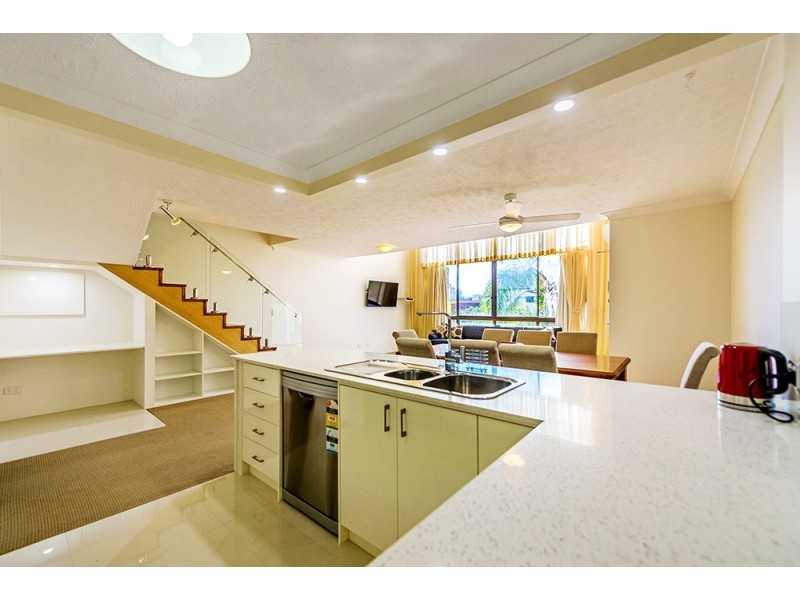 11/8 Queensland Avenue, Broadbeach QLD 4218