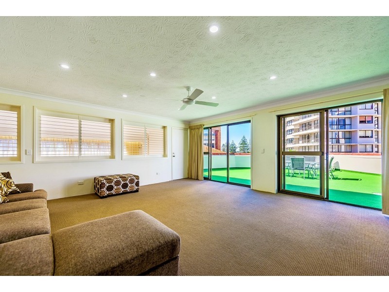 11/8 Queensland Avenue, Broadbeach QLD 4218
