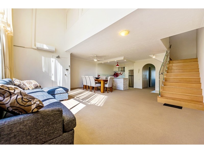 11/8 Queensland Avenue, Broadbeach QLD 4218