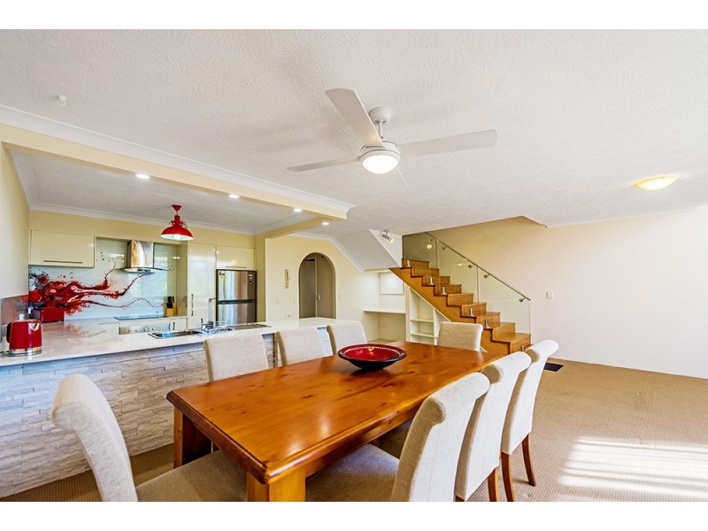11/8 Queensland Avenue, Broadbeach QLD 4218
