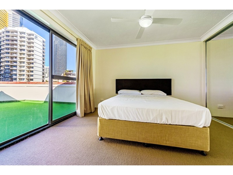 11/8 Queensland Avenue, Broadbeach QLD 4218