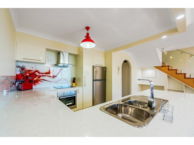 11/8 Queensland Avenue, Broadbeach QLD 4218