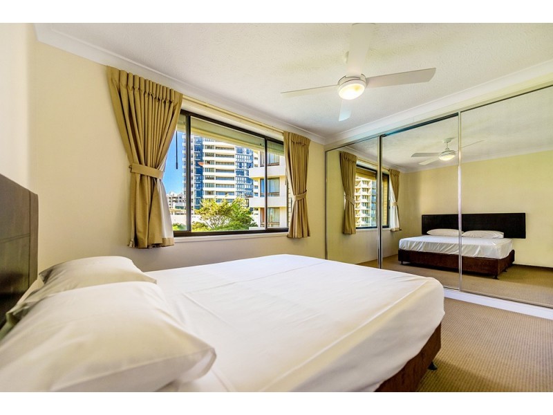 11/8 Queensland Avenue, Broadbeach QLD 4218