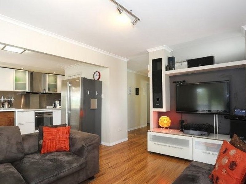 33 Shirley Street, Southport QLD 4215