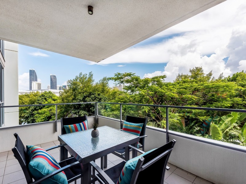 2219/33 T E Peters Drive, Broadbeach Waters QLD 4218