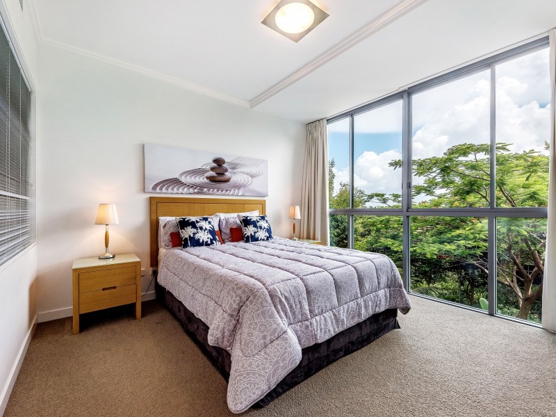 2219/33 T E Peters Drive, Broadbeach Waters QLD 4218