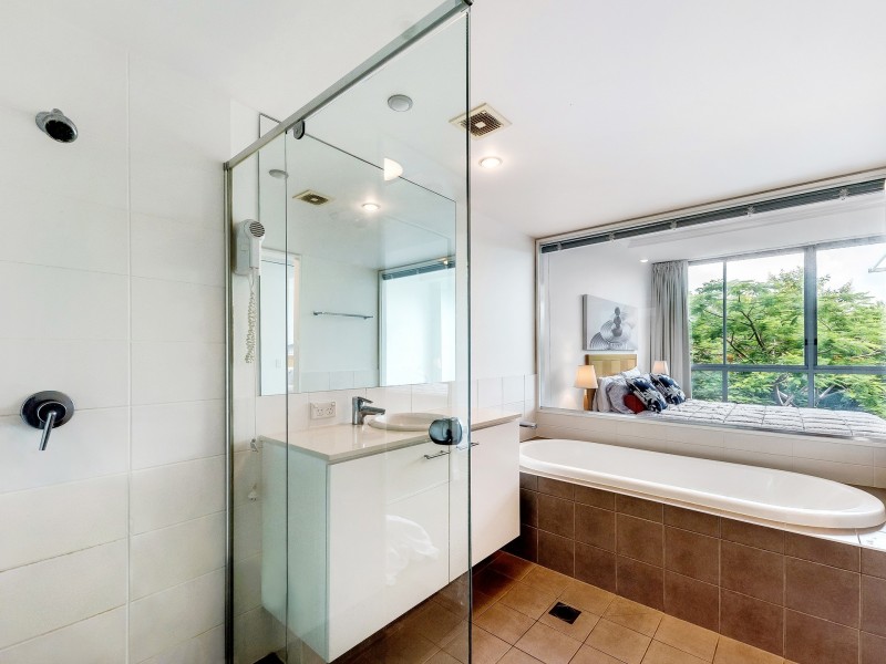 2219/33 T E Peters Drive, Broadbeach Waters QLD 4218