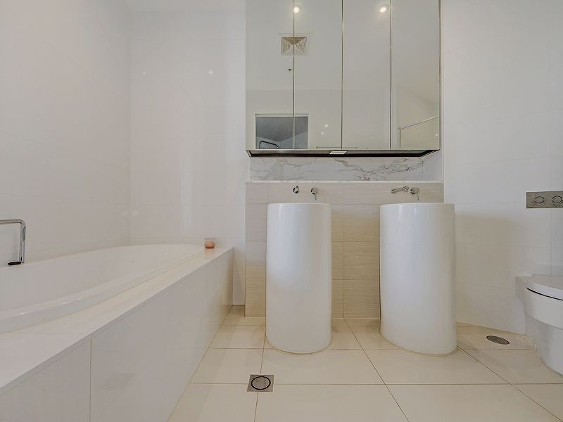 1 Oracle Boulevard, Broadbeach QLD 4218