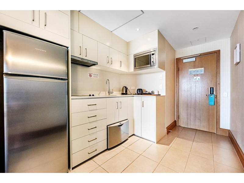 1102/2801-2833 Gold Coast Highway, Surfers Paradise QLD 4217