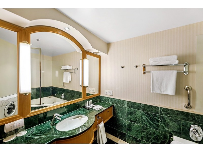 1102/2801-2833 Gold Coast Highway, Surfers Paradise QLD 4217