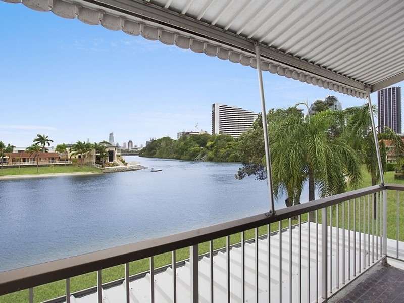 2/15 Hooker Boulevard, Broadbeach Waters QLD 4218