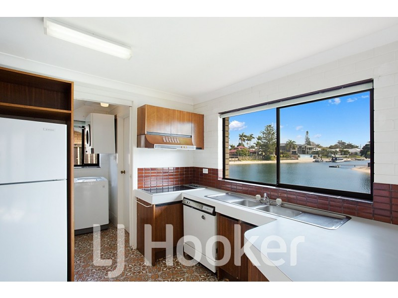 8/49-51 Hooker Boulevard, Broadbeach Waters QLD 4218