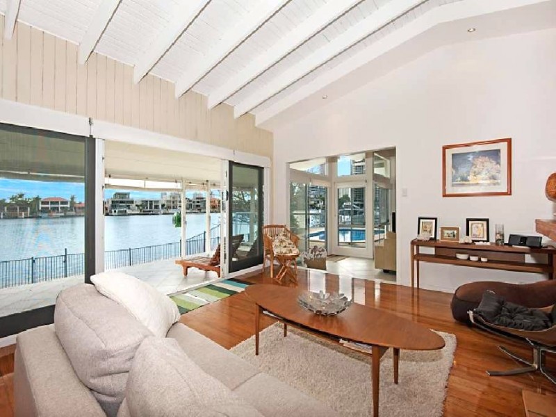 8 Paradise Place, Surfers Paradise QLD 4217