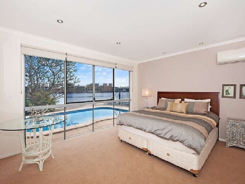 8 Paradise Place, Surfers Paradise QLD 4217