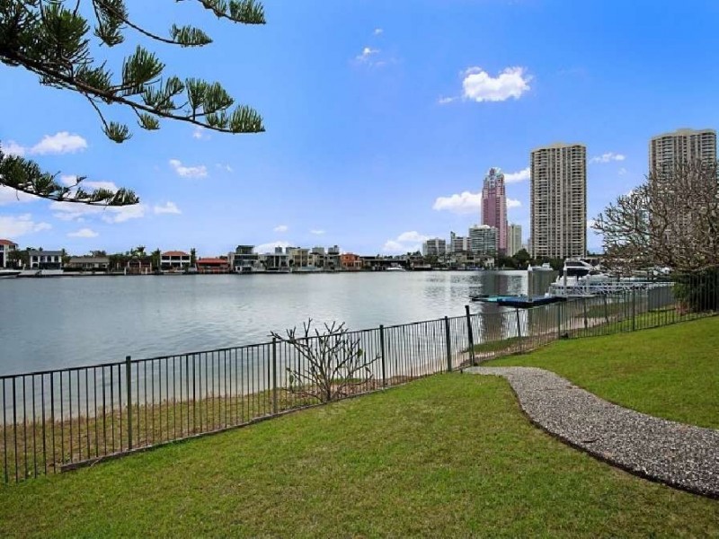 8 Paradise Place, Surfers Paradise QLD 4217