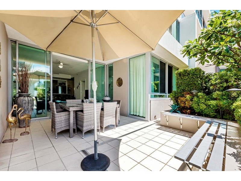 2010/33 T E Peters Drive, Broadbeach Waters QLD 4218