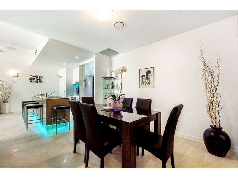 2010/33 T E Peters Drive, Broadbeach Waters QLD 4218