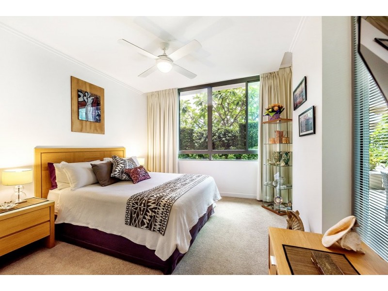 2010/33 T E Peters Drive, Broadbeach Waters QLD 4218