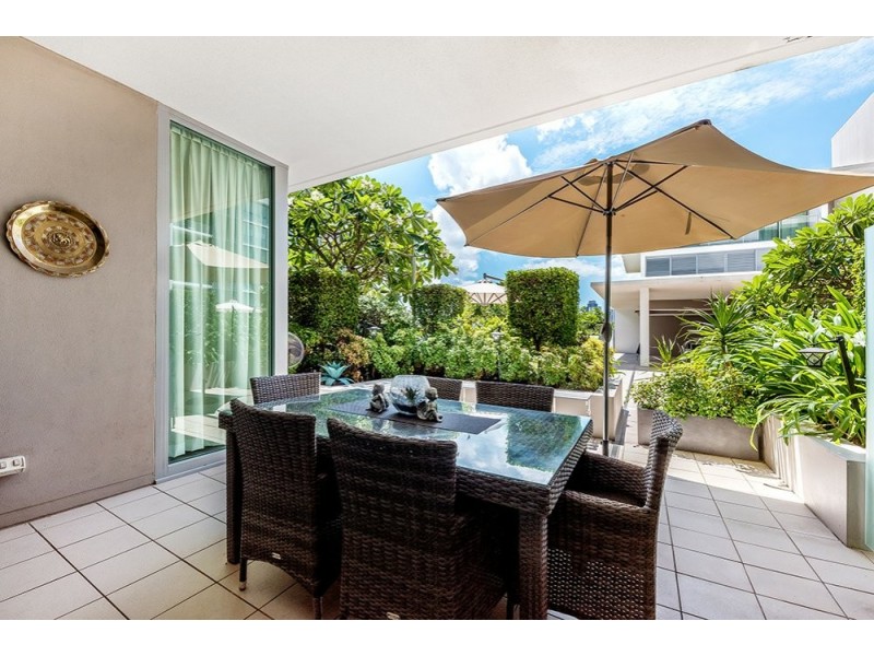 2010/33 T E Peters Drive, Broadbeach Waters QLD 4218