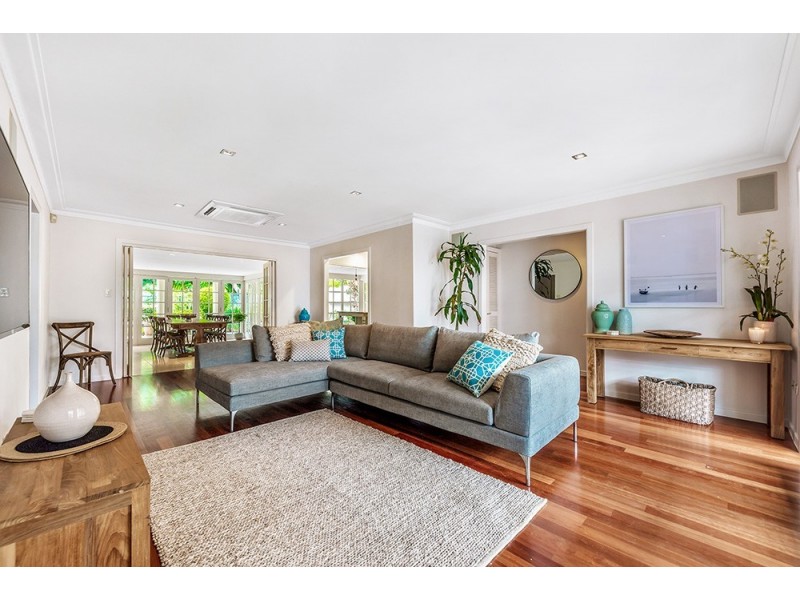 39 Cronin Avenue, Main Beach QLD 4217