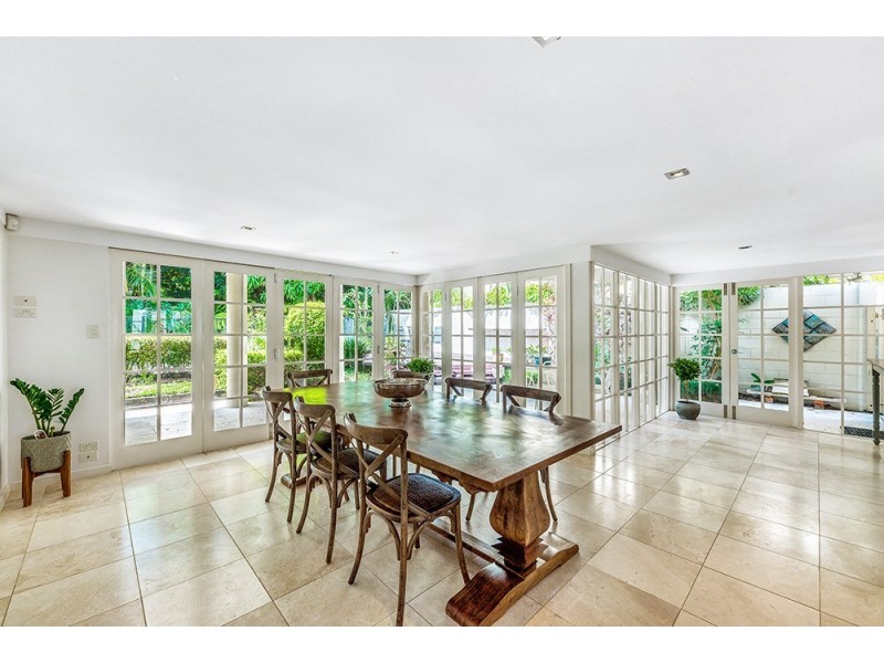 39 Cronin Avenue, Main Beach QLD 4217