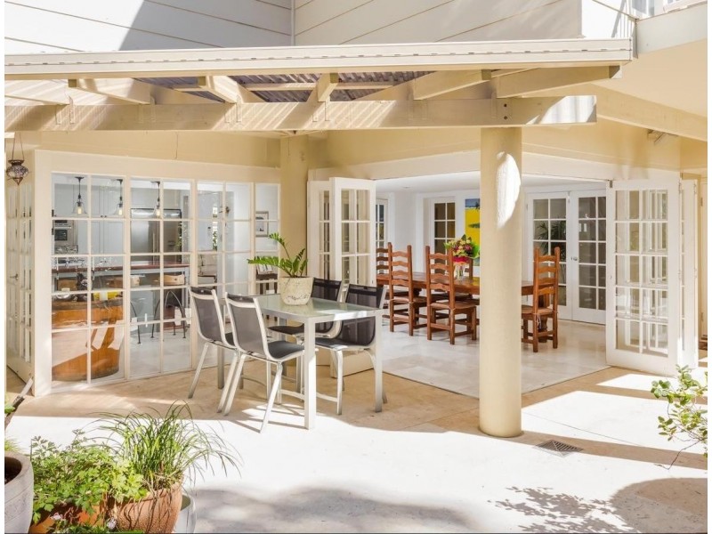 39 Cronin Avenue, Main Beach QLD 4217