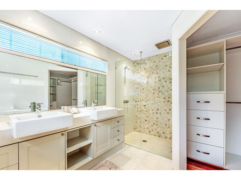 39 Cronin Avenue, Main Beach QLD 4217