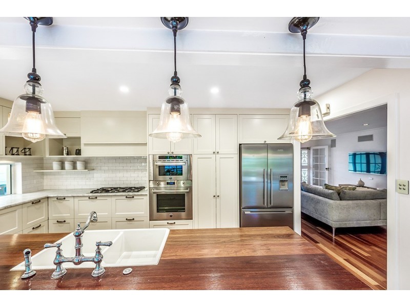 39 Cronin Avenue, Main Beach QLD 4217