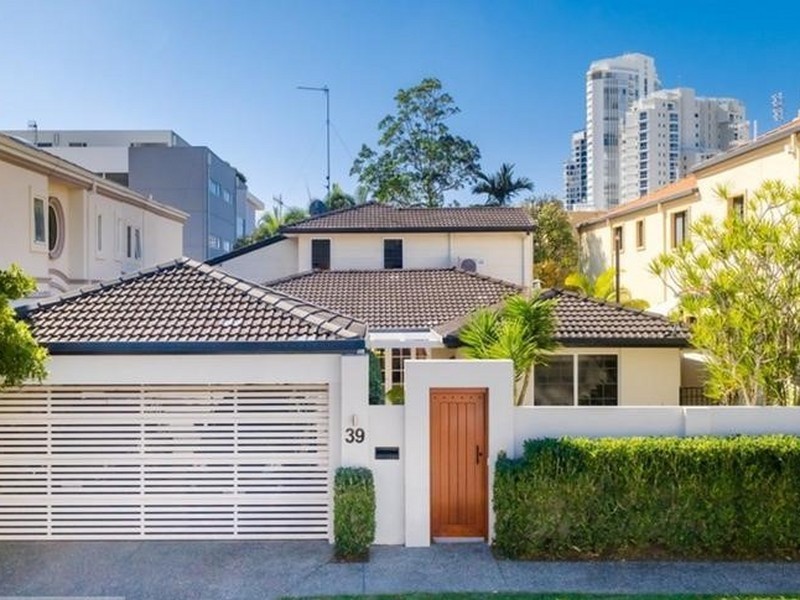 39 Cronin Avenue, Main Beach QLD 4217