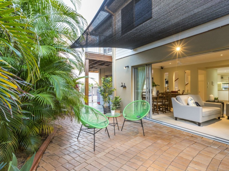 25 Sophie Ave, Broadbeach Waters QLD 4218