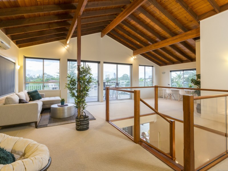 25 Sophie Ave, Broadbeach Waters QLD 4218