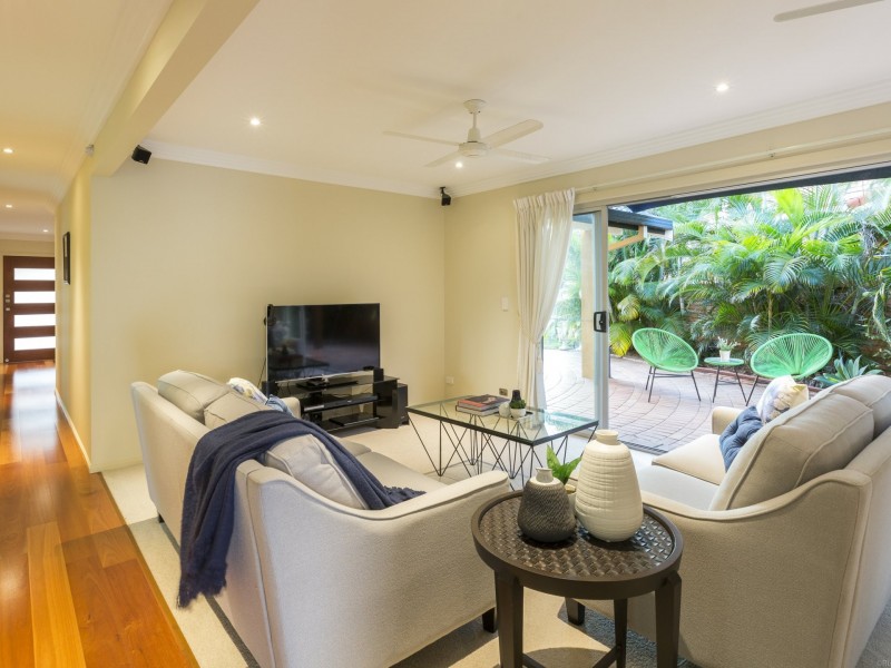 25 Sophie Ave, Broadbeach Waters QLD 4218