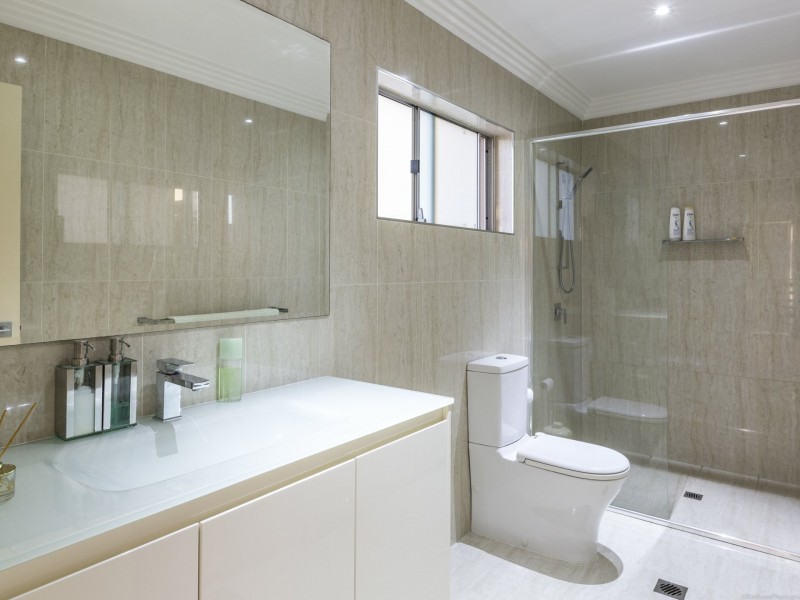 25 Sophie Ave, Broadbeach Waters QLD 4218