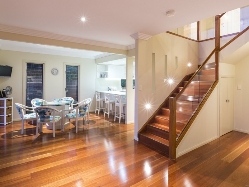 25 Sophie Ave, Broadbeach Waters QLD 4218