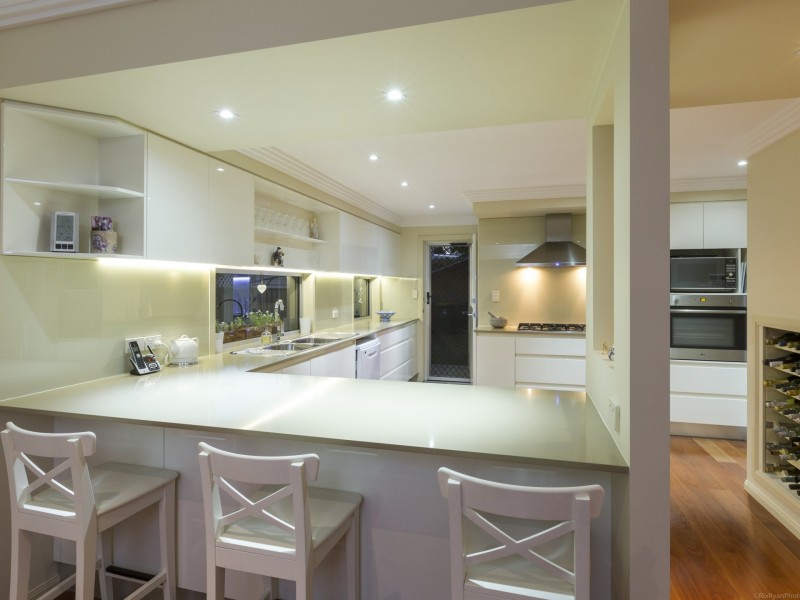 25 Sophie Ave, Broadbeach Waters QLD 4218