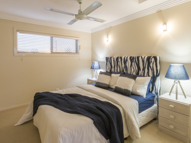 25 Sophie Ave, Broadbeach Waters QLD 4218