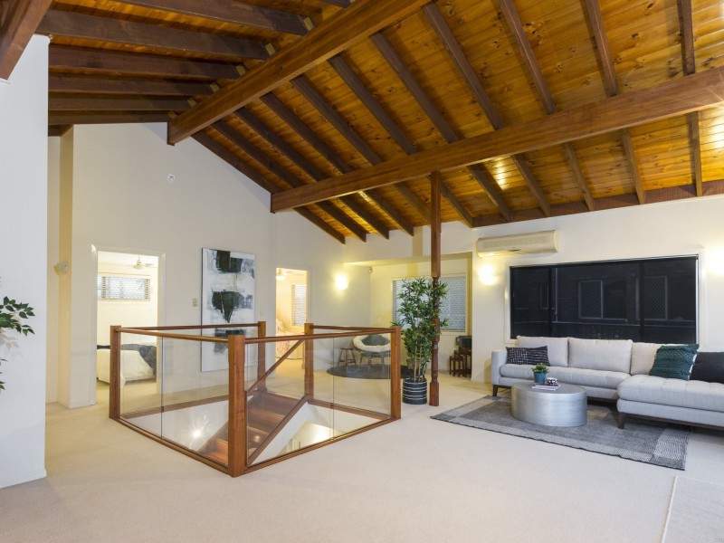 25 Sophie Ave, Broadbeach Waters QLD 4218