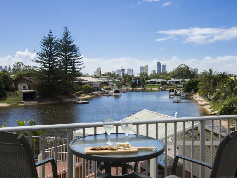 25 Sophie Ave, Broadbeach Waters QLD 4218