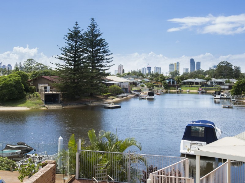 25 Sophie Ave, Broadbeach Waters QLD 4218