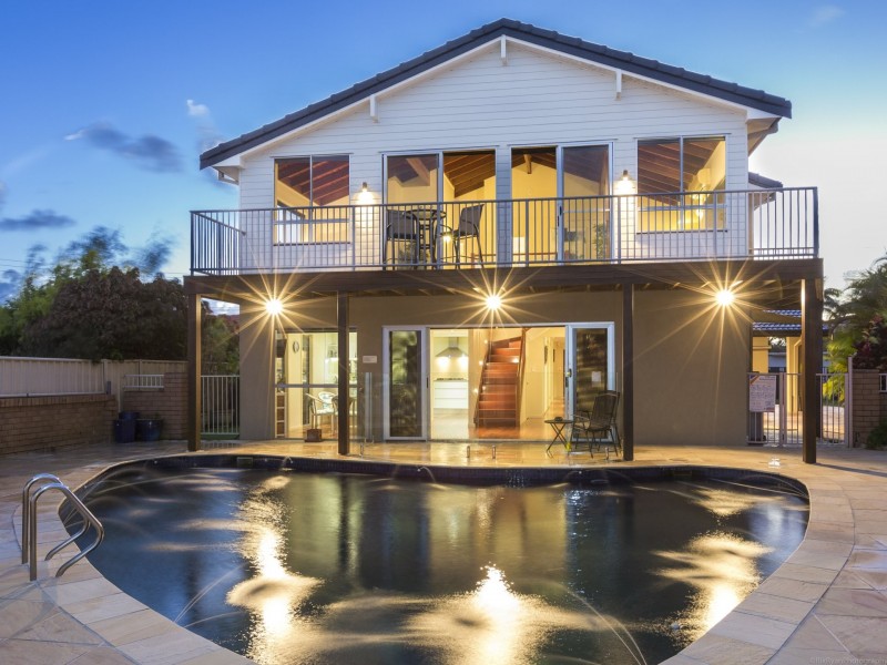 25 Sophie Ave, Broadbeach Waters QLD 4218