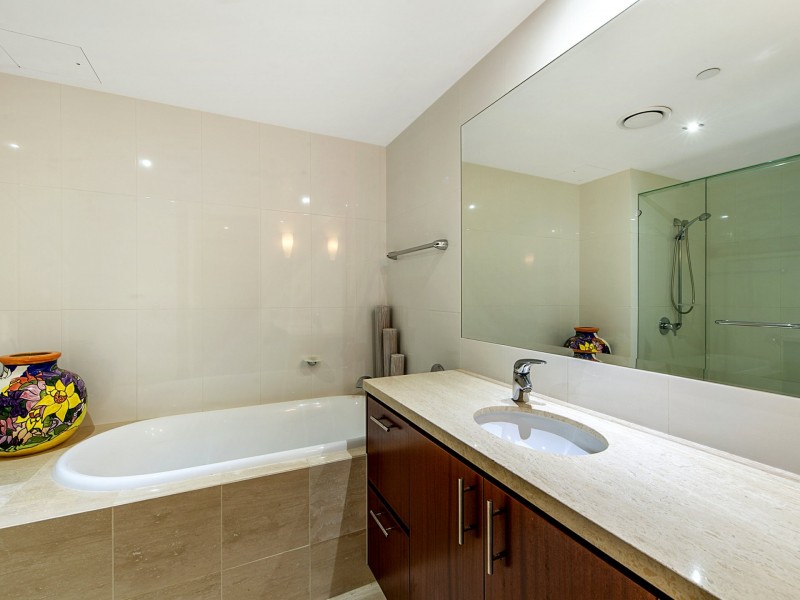 32/11 Peak Avenue, Main Beach QLD 4217