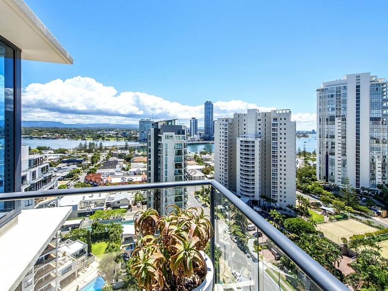 32/11 Peak Avenue, Main Beach QLD 4217