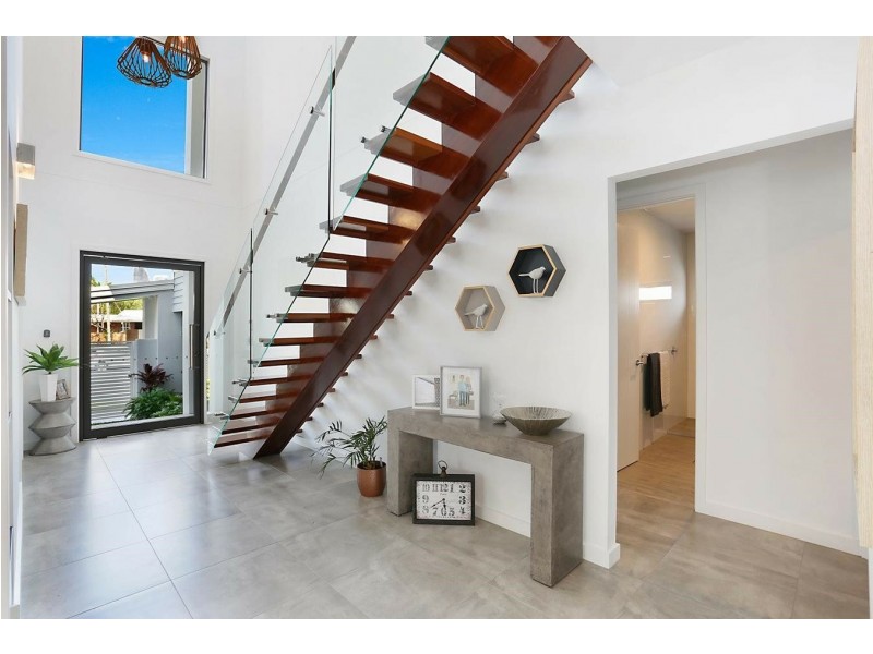 23 Pearl Key, Broadbeach Waters QLD 4218