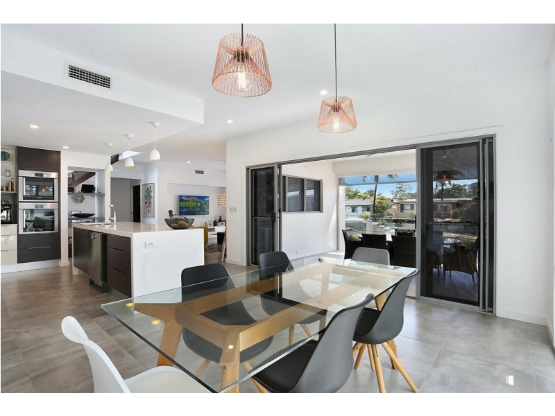 23 Pearl Key, Broadbeach Waters QLD 4218