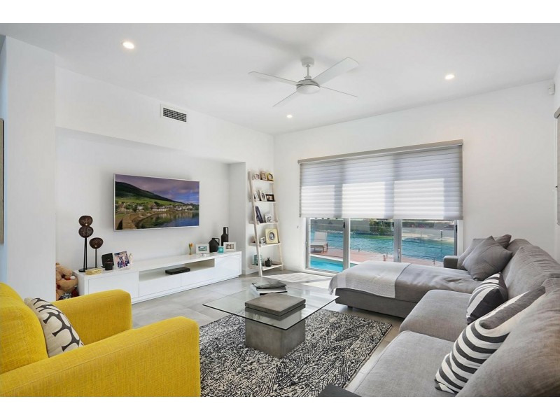 23 Pearl Key, Broadbeach Waters QLD 4218