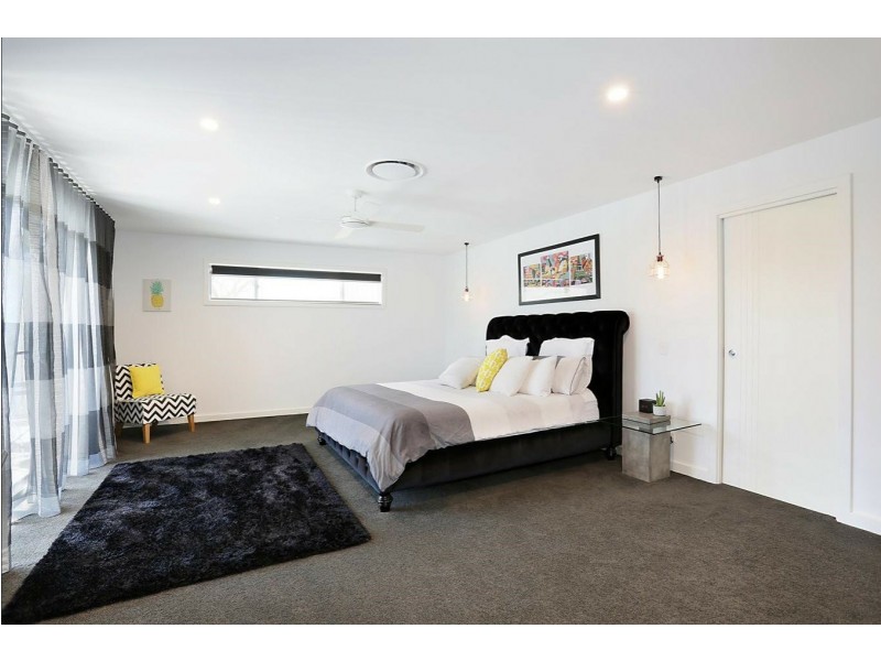 23 Pearl Key, Broadbeach Waters QLD 4218