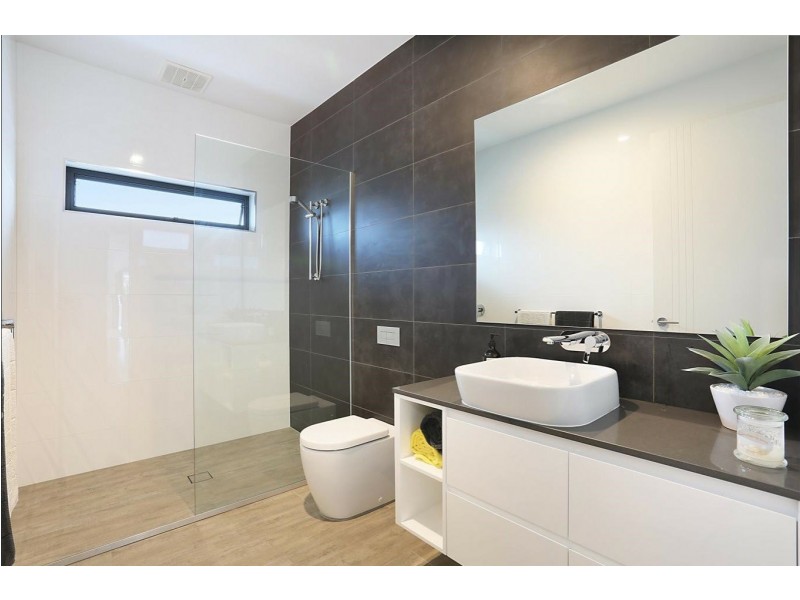 23 Pearl Key, Broadbeach Waters QLD 4218