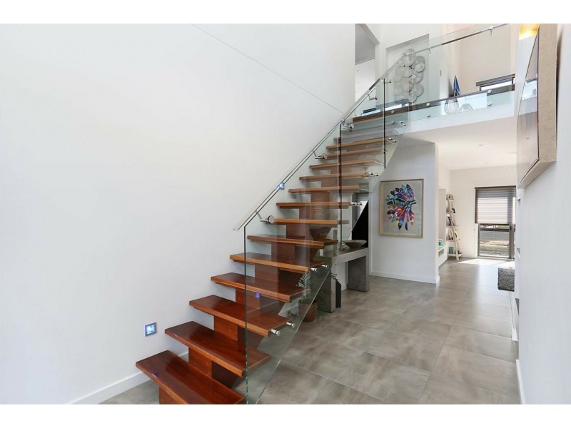 23 Pearl Key, Broadbeach Waters QLD 4218