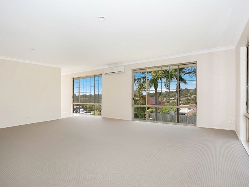 2 Regal Court, Highland Park QLD 4211